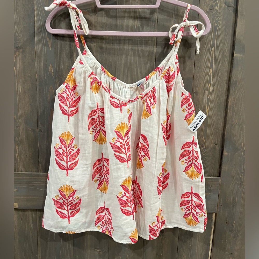 ⭐️5 for $20⭐️ Old Navy Women's Cream and Red Floral Camisole